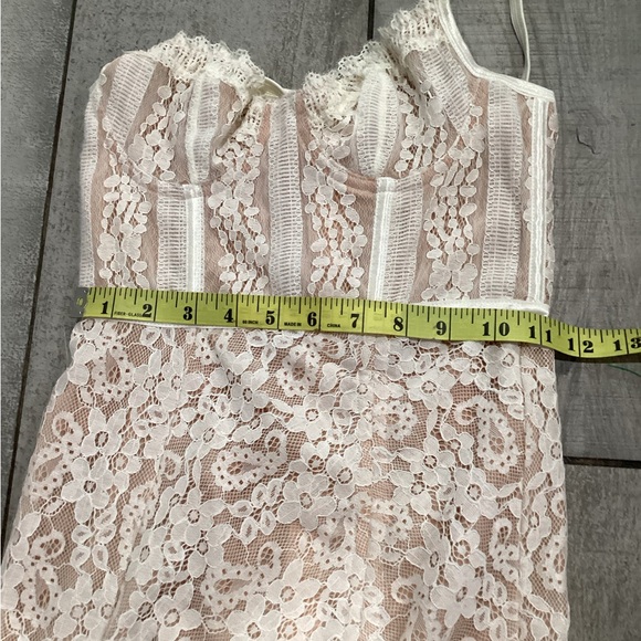 Urban Outfitters Strapless Lace Dress in Cream sizeXS petite - Picture 10 of 11